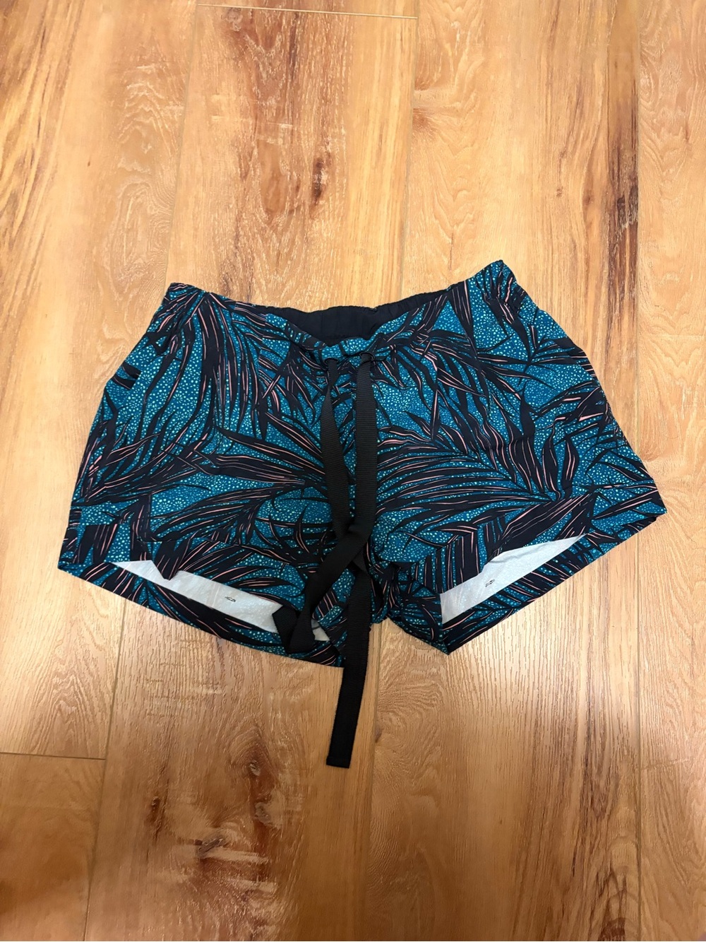 lululemon athletica Teal & Black Leaf-Print Athletic Shorts